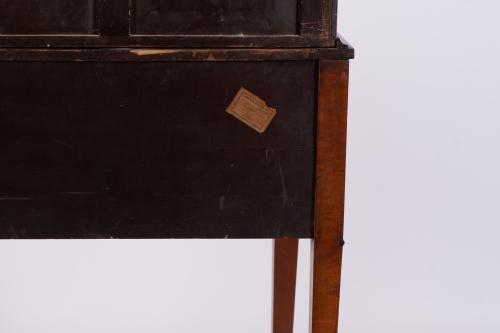 Mueble vitrina estilo George III, XIX.
