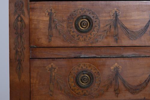 Mueble vitrina estilo George III, XIX.