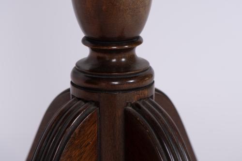 Regency display table, 19th century.
