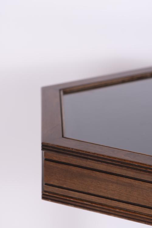 Regency display table, 19th century.