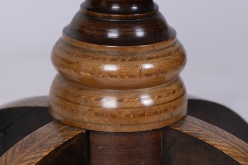 Italian pedestal table, second half of the 20th century.