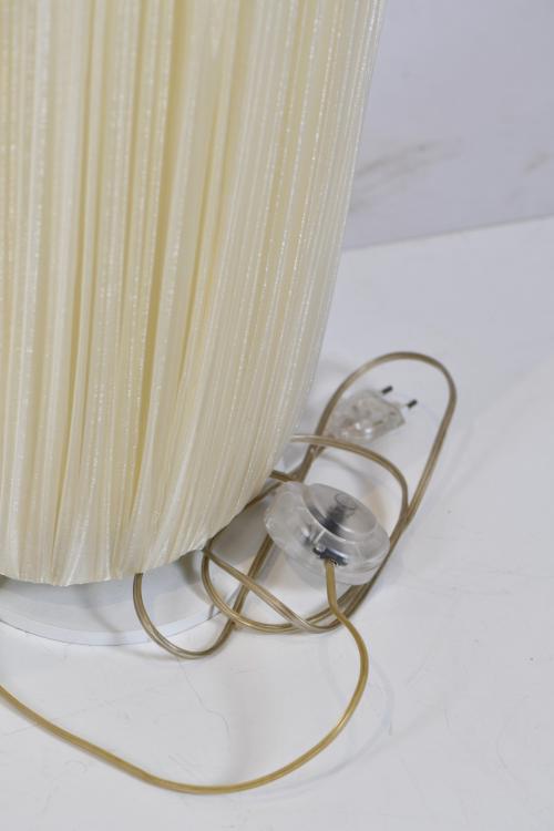 BE & BO FURNITURE DESIGN. Lámpara de pie, siglo XX.