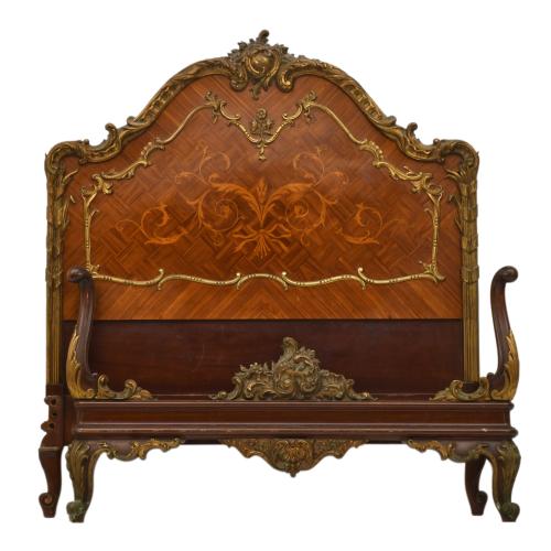 Cama estilo Isabelino, med. siglo XX. 