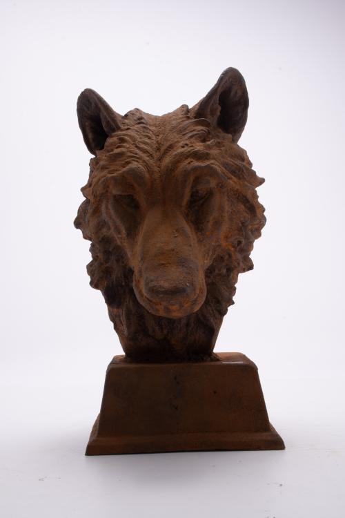 Wolf-shaped garden figure, 20th century.
