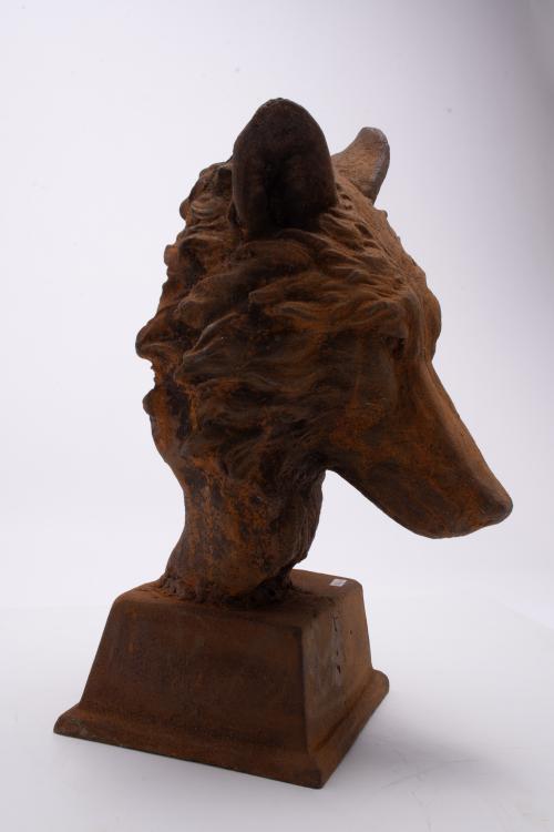 Wolf-shaped garden figure, 20th century.