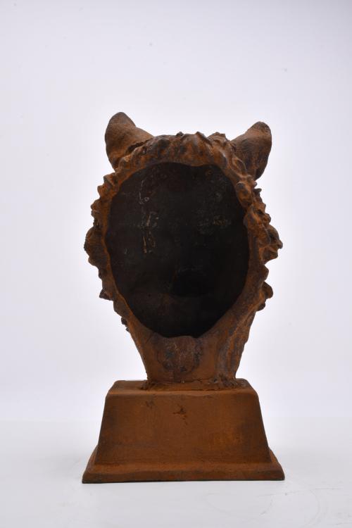Wolf-shaped garden figure, 20th century.