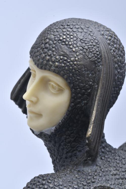 SIGUIENDO MODELOS DE DEMÉTRE CHIPARUS (1886-1947).  "Dancer"