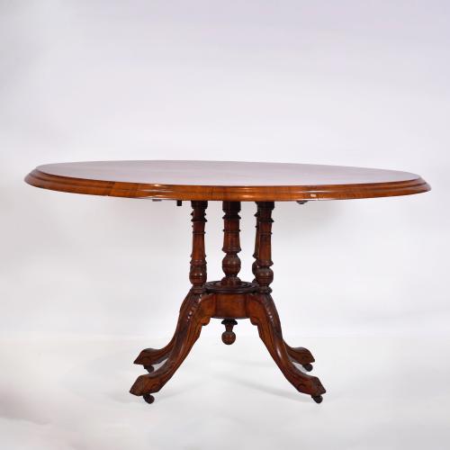 English Victorian table, 19th century.