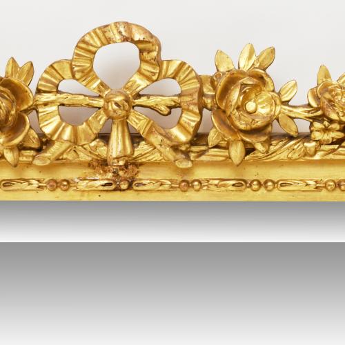 Espejo de pared estilo Carlos IV, siglo XX.