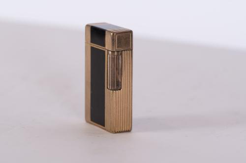 Lote de cuatro encendedores.