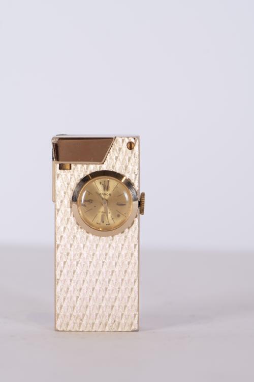 Lote de cuatro encendedores.