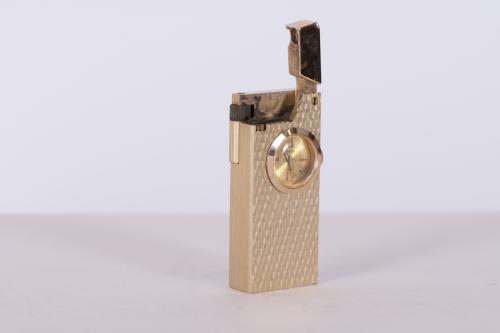 Lote de cuatro encendedores.