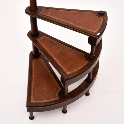 Escalera de biblioteca, pps. siglo XX