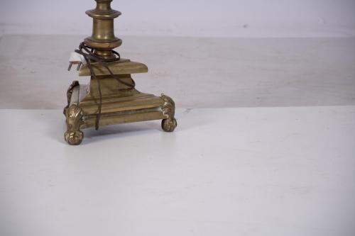 VALENTÍ. Torch-like table lamp.