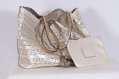 COACH. Metro Eyelet