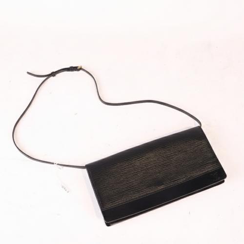 LOUIS VUITTON. Pochette.