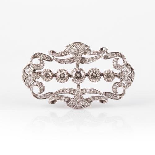 Art Déco style diamonds brooch.