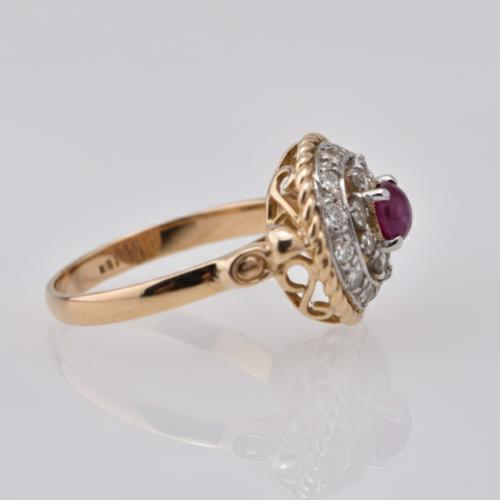 Ring with ruby and diamonds rosette.