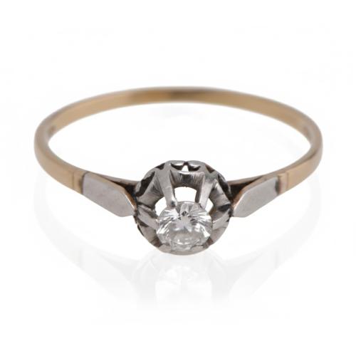 Art Deco ring with a diamond.