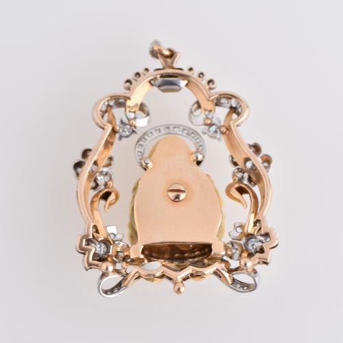 1930&#39;s pendant with an image of Madonna and floral motifs.