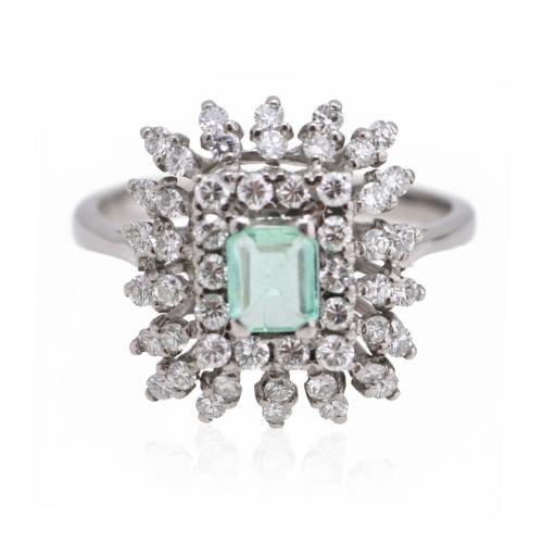 1970's ring with emerald and diamonds rosette.