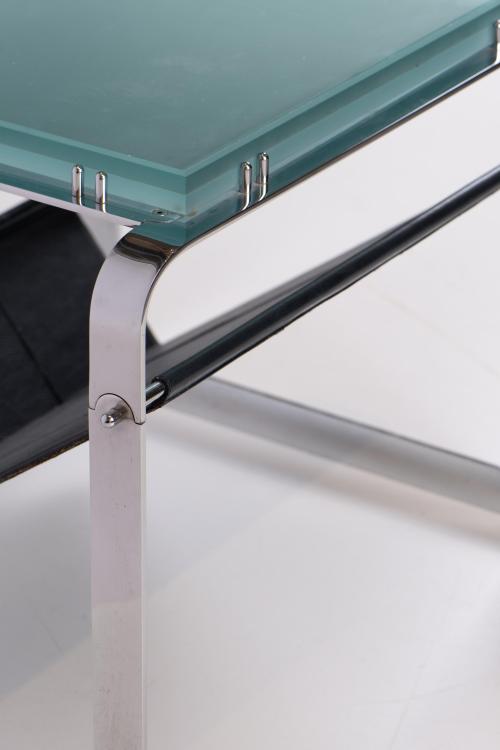JAUME TRESSERRA (BARCELONA, 1943) Table-magazine rack