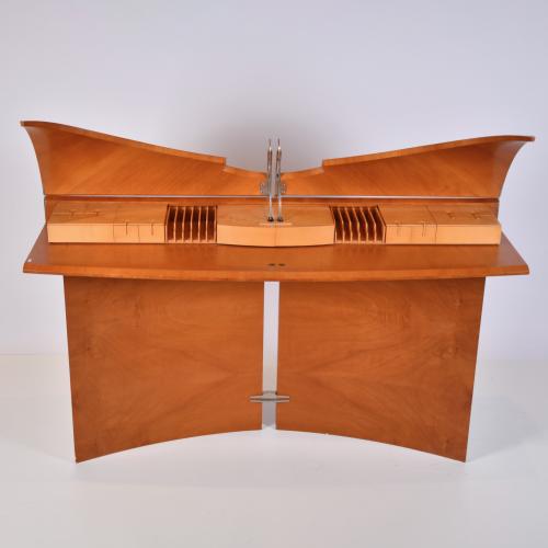JAUME TRESSERRA (BARCELONA, 1943) &#39;Butterfly&#39; writing desk