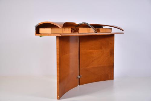 JAUME TRESSERRA (BARCELONA, 1943) &#39;Butterfly&#39; writing desk