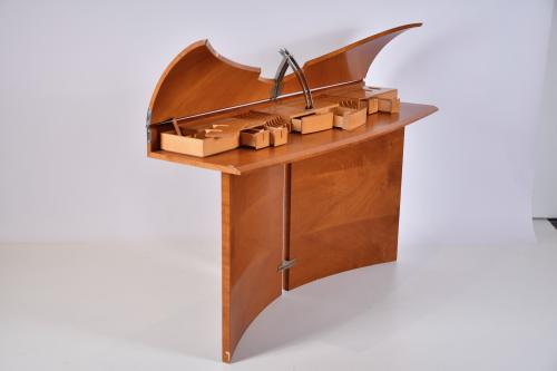 JAUME TRESSERRA (BARCELONA, 1943) &#39;Butterfly&#39; writing desk