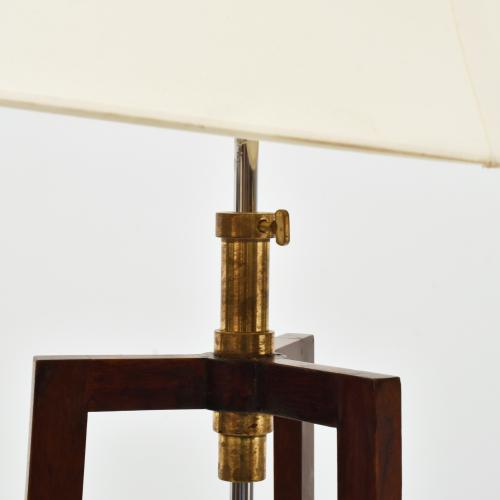 JAUME TRESSERRA (BARCELONA, 1943) Lámpara de sobremesa tríp