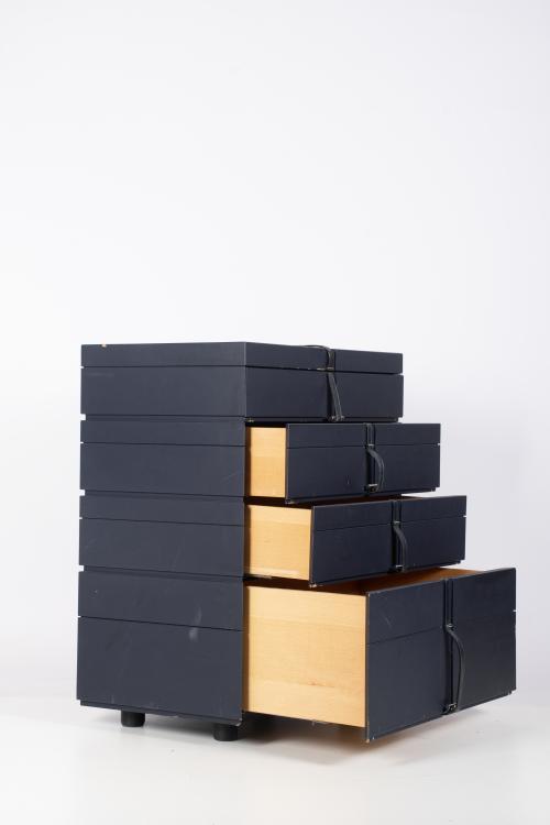 JAUME TRESSERRA (BARCELONA, 1943) &#39;Maletero&#39; chest of drawe