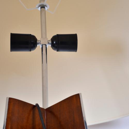 JAUME TRESSERRA (BARCELONA, 1943) Tripod table lamp