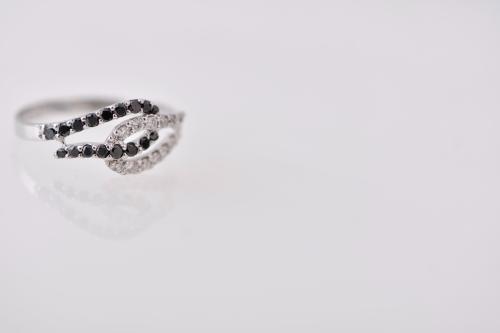 Knot-like ring