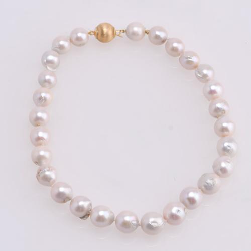 Cultured pearls necklace