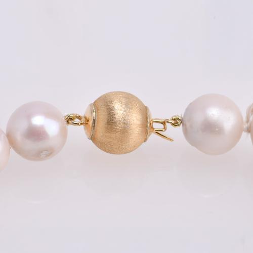 Cultured pearls necklace