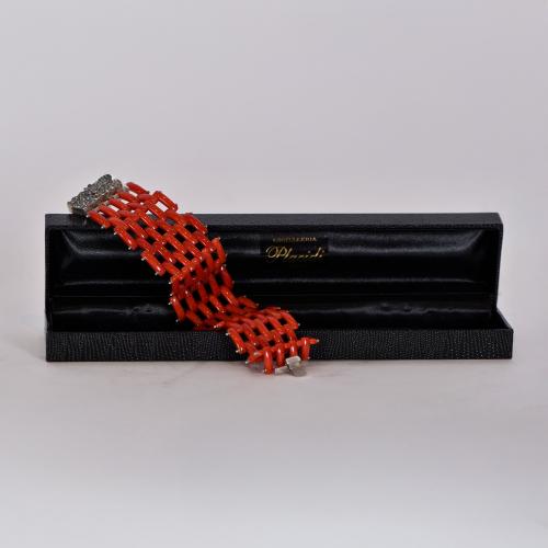 Art Deco bracelet from the 1960's made of Saridinia coral