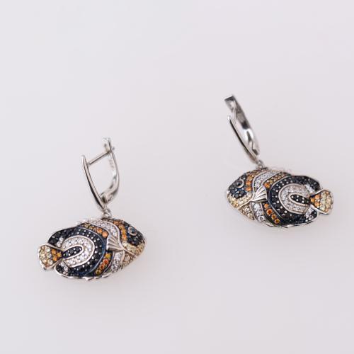 Fish-shaped pendant earrings.