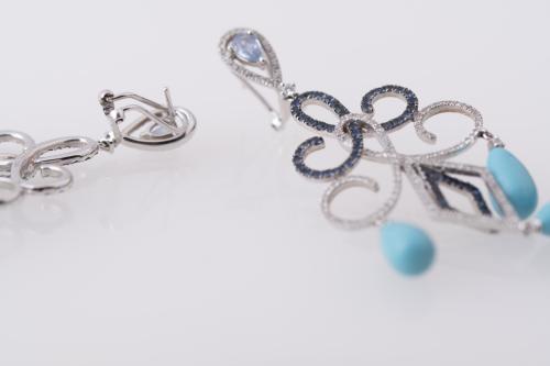 Girandole earrings.