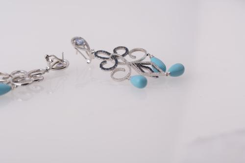 Girandole earrings.