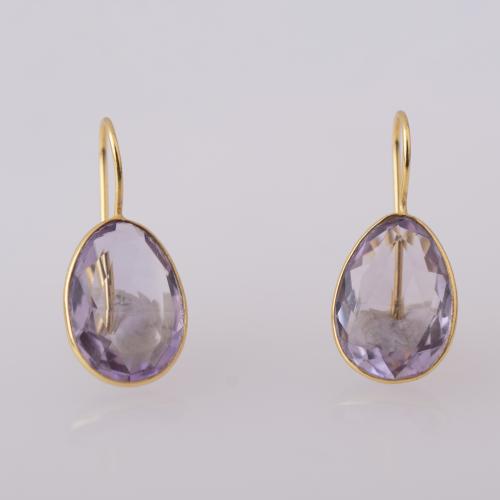 Oval earrings with a large amethyst.