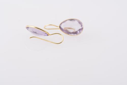 Oval earrings with a large amethyst.