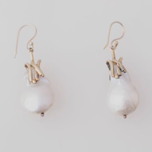 Baroque pearl long earrings.