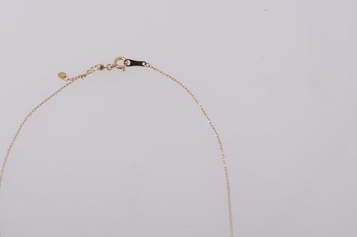 Pearls choker.