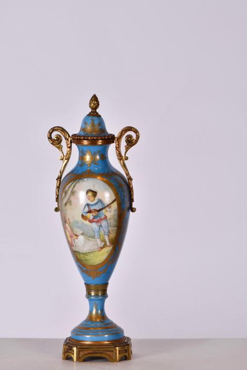 AFTER SEVRES MODELS, pair of urns, 20th century.