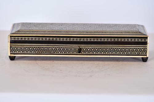 Anglo-Indian tea box, circa 1920.