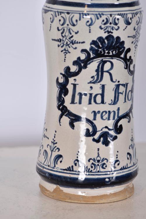 Catalan pharmacy jar, 18th century.