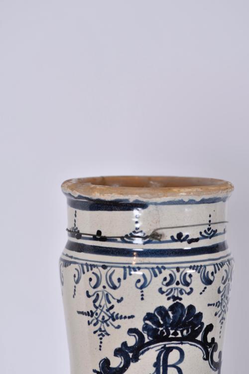 Catalan pharmacy jar, 18th century.
