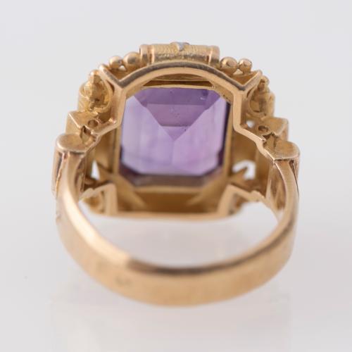 Anillo noucentista tipo sello.