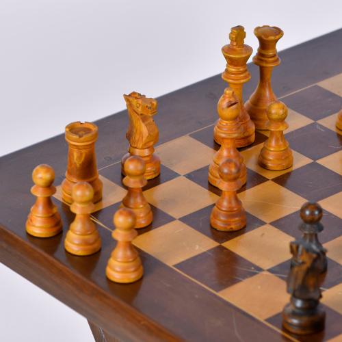 BIOSCA. Low chess table.