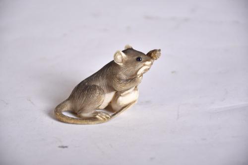 19TH CENTURY JAPANESE SCHOOL. Rat okimono.